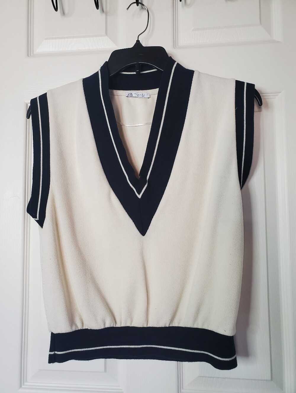 Zara Pullover Vest Academia Old Money Preppy V-neck Knit Cream‎ Black Medium